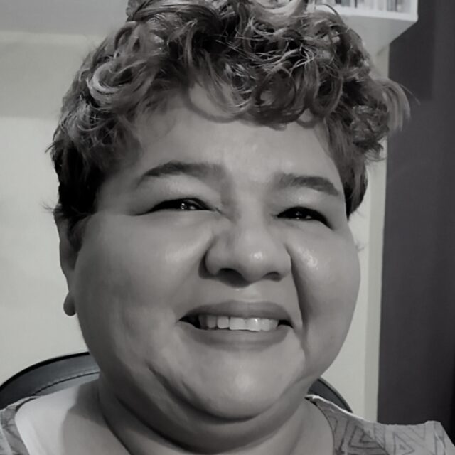 Ivânia dos Santos Neves